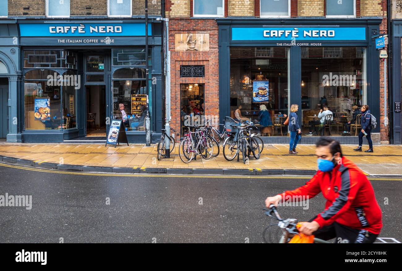 Caffe Nero - Cafe Nero - Caffè Nero - Large Caffe Nero Coffee Shop in central Cambridge UK. Stock Photo