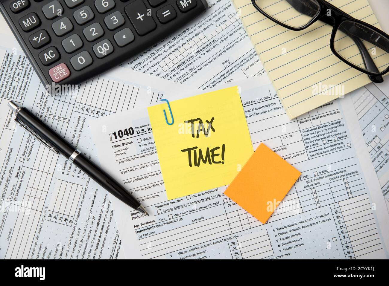 1040 income tax form hi-res stock photography and images - Alamy
