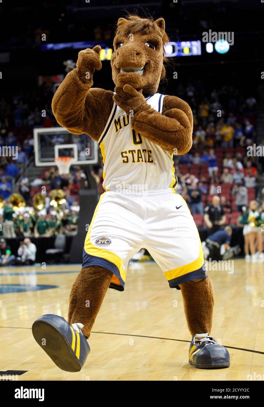 Murray State University's mascot works up the crowd against ...