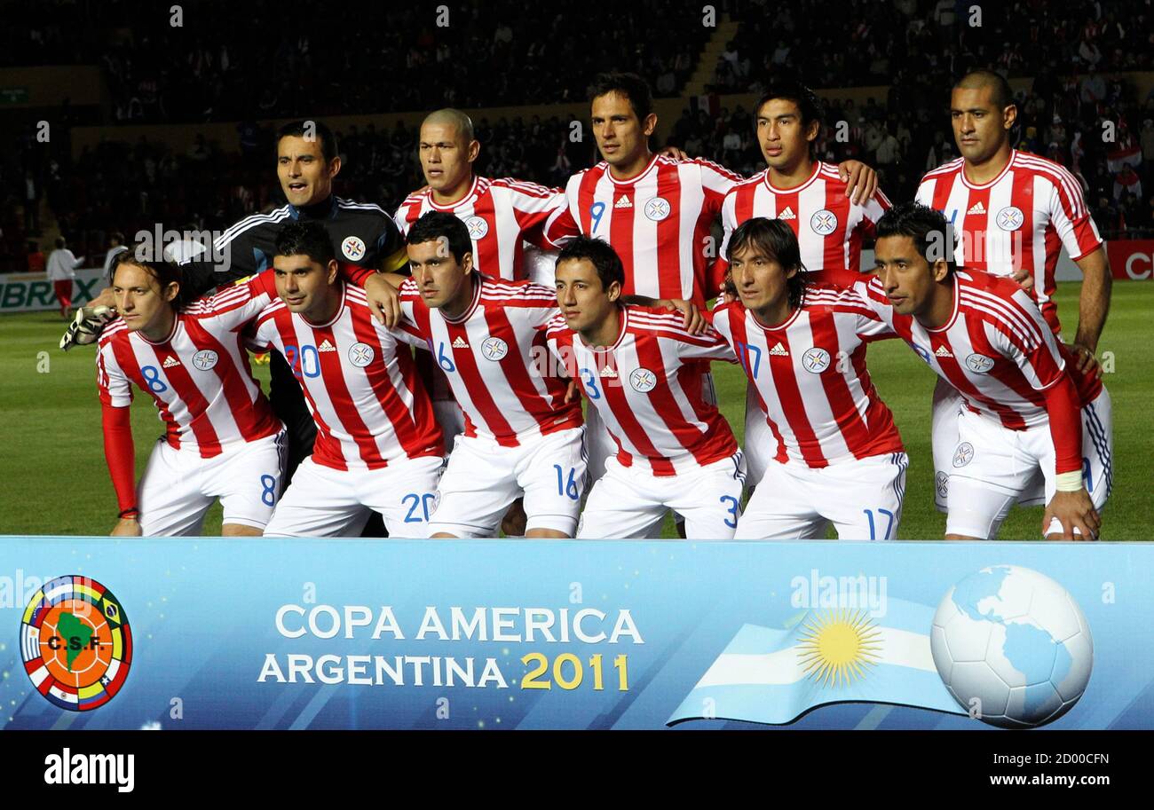 Paraguay's team pose for a group picture before their match of the Copa  America Argentina 2011 soccer tournament against Ecuador in Santa Fe, July  3, 2011. Top L-R: Goalkeeper Justo Villar, Dario