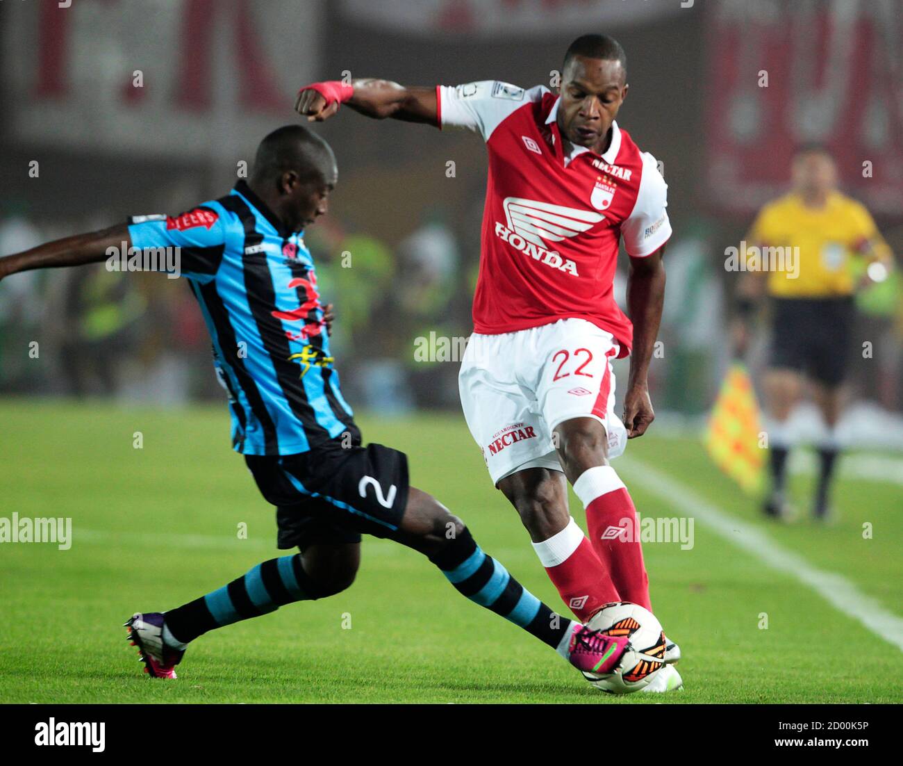 Marino Garcia R Of Colombia S Santa Fe And Joel Herrera Of Peru S Real Garcilaso Battle For The Ball During Their Copa Libertadores Soccer Match In Bogota May 28 13 Reuters Jose Miguel Gomez