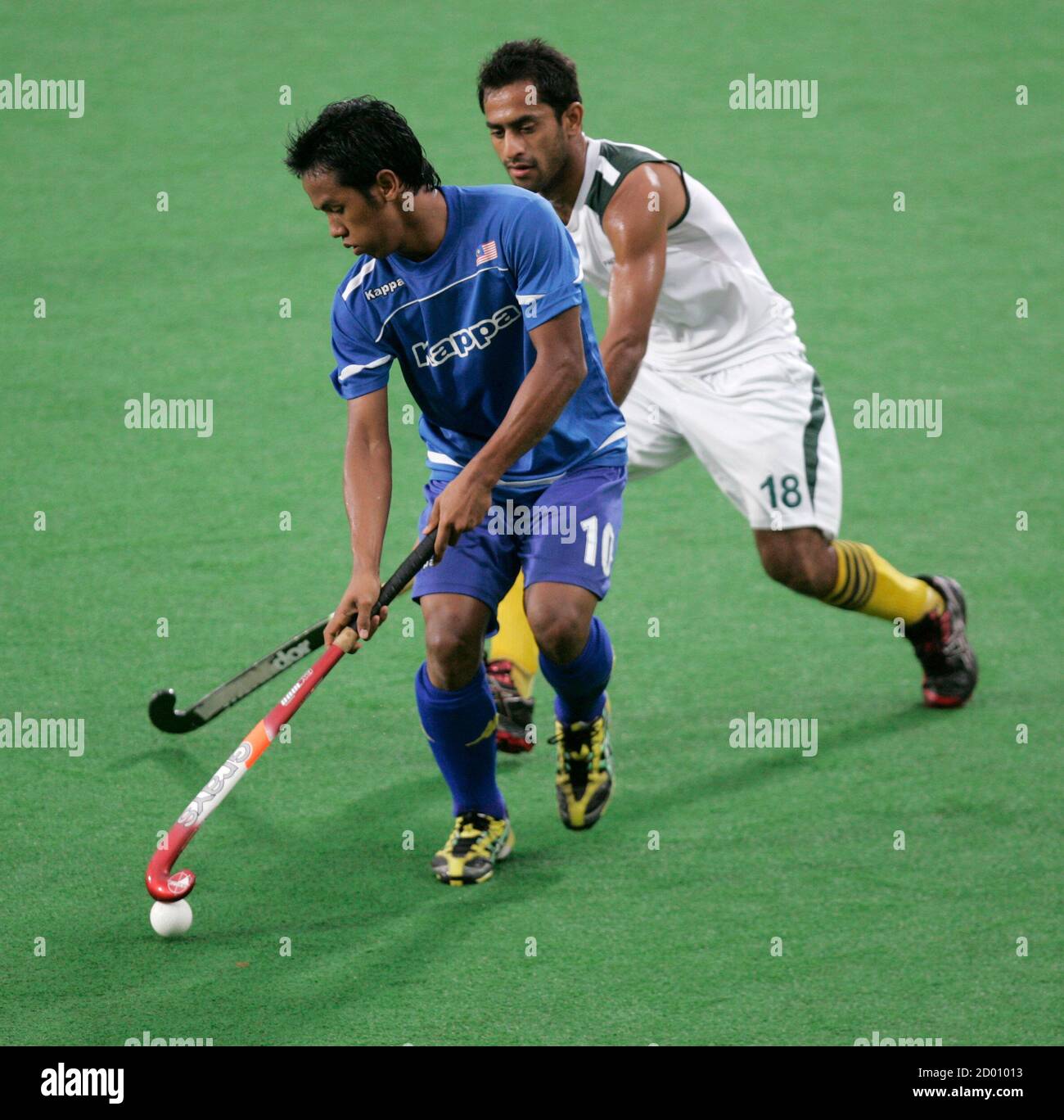 Saari Faizal of Malaysia (L) fights for the ball with Mehmood Rashid of  Pakistan during their match at the Sultan Azlan Shah Cup hockey tournament  in Ipoh May 14, 2011. REUTERS/Samsul Said (