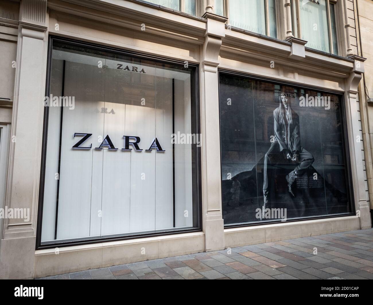 The window display of a branch of Zara Stock Photo - Alamy