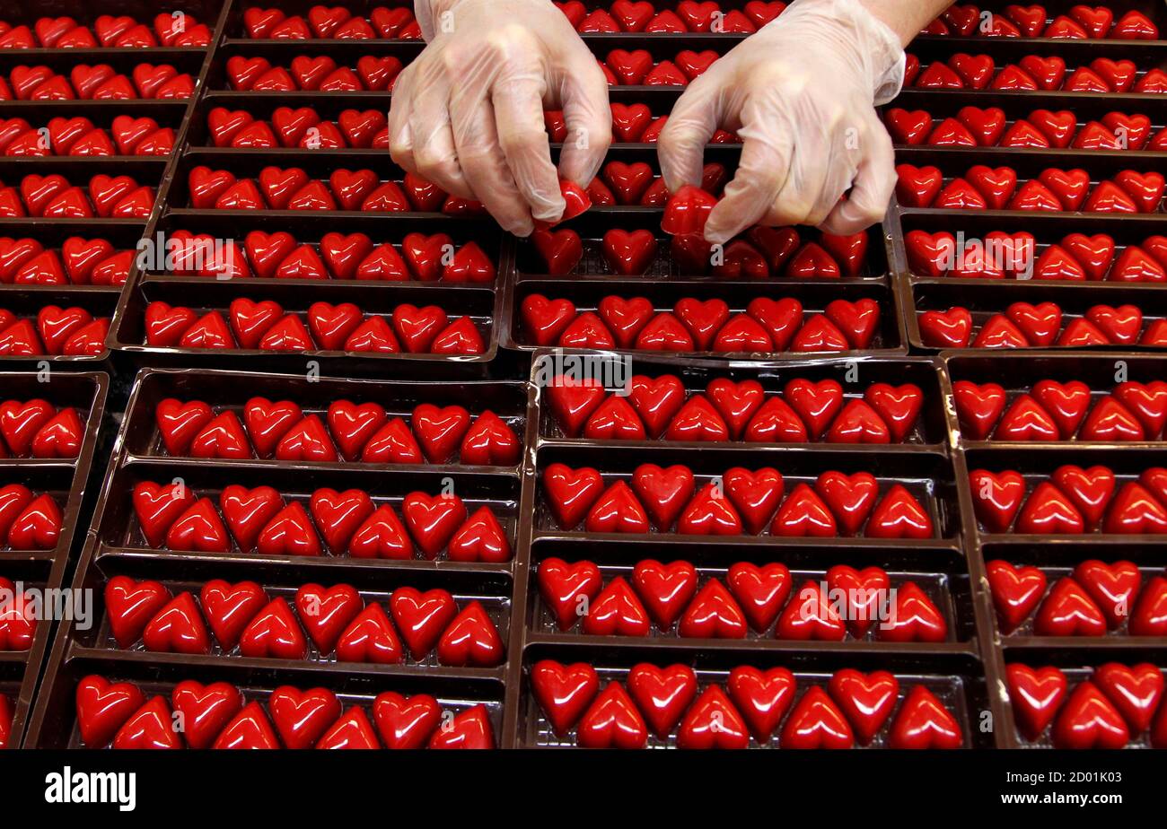 A Worker Adjusts Heart Shaped Pralines For Valentine S Day In A Wittamer Chocolate Boutique In Brussels February 14 2012 Reuters Francois Lenoir Belgium Tags Food Society Stock Photo Alamy