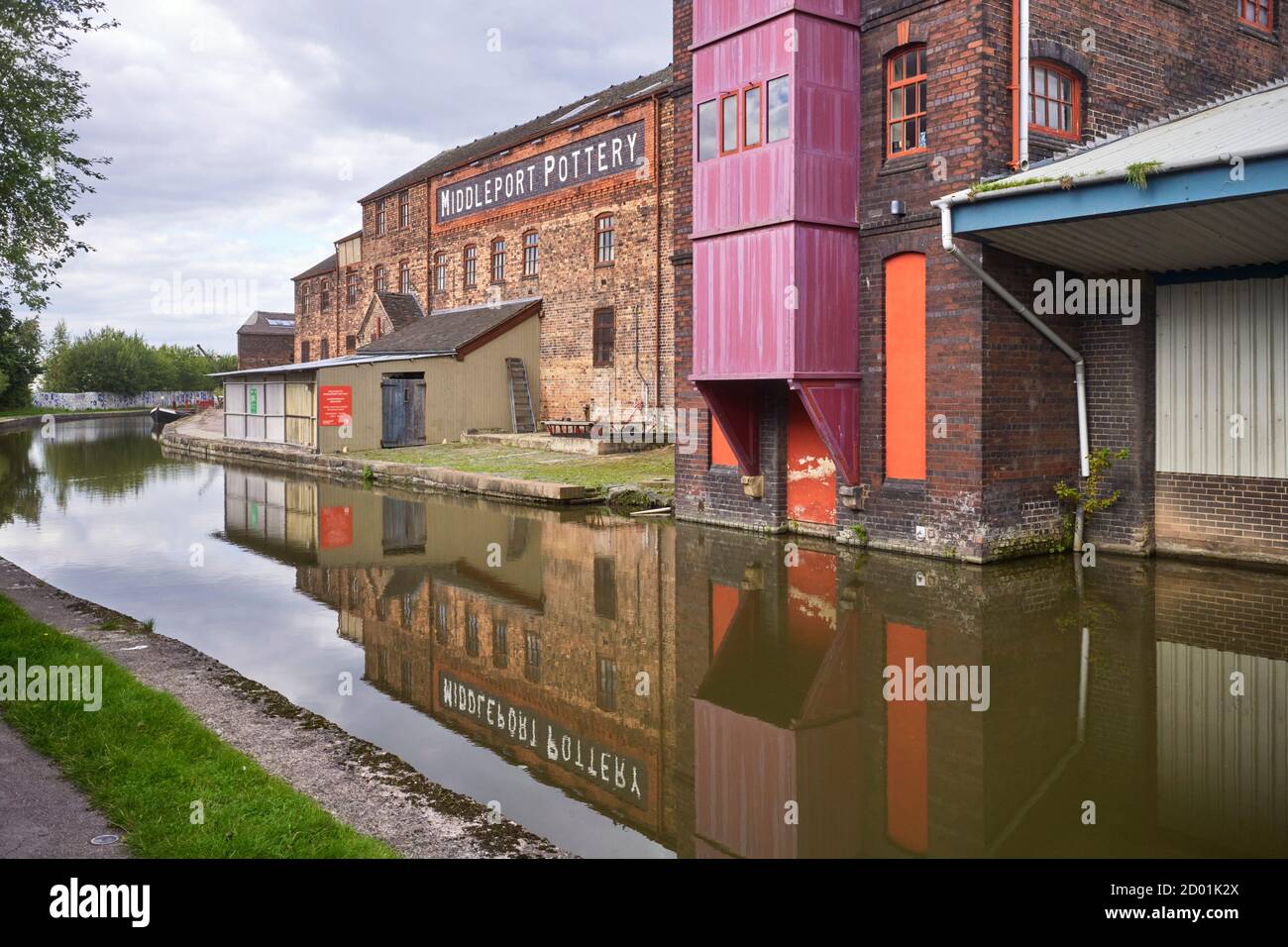 Middleport pottery on the bank of the Trent and Mersey canal at Stoke on Trent Stock Photo