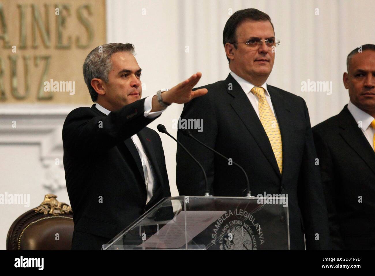 Mexico's new head of the Federal District Miguel Mancera (L) takes an oath as his outgoing counterpart Marcelo Ebrad looks on, during a ceremony inside the Legislative Assembly of the Federal District building in Mexico City December 5, 2012. REUTERS/Edgard Garrido (MEXICO - Tags: POLITICS) Stock Photo
