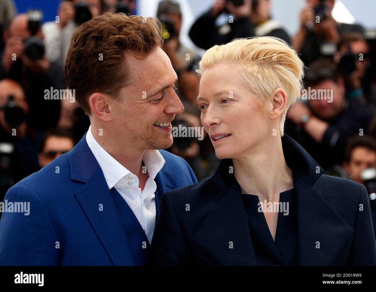 Cast members Tom Hiddleston (L) and Tilda Swinton (R) pose during a  photocall for the film "Only Lovers Left Alive" at the 66th Cannes Film  Festival in Cannes May 25, 2013. REUTERS/Eric
