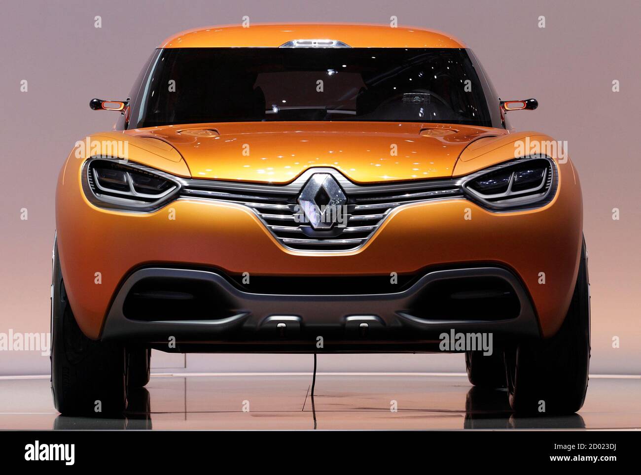 A new Renault Captur concept car is displayed during the first media day of  the 81st Geneva Car Show at the Palexpo in Geneva March 1, 2011.  REUTERS/Denis Balibouse (SWITZERLAND - Tags: