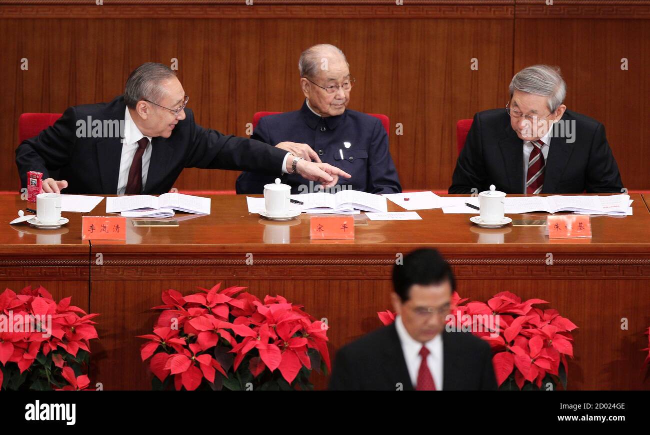 China's former vice premier Li Lanqing (L) speaks to former premier Zhu  Rongji (R) as Hu Jintao, China's president and general secretary of the  Communist Party of China (CPC), delivers a speech
