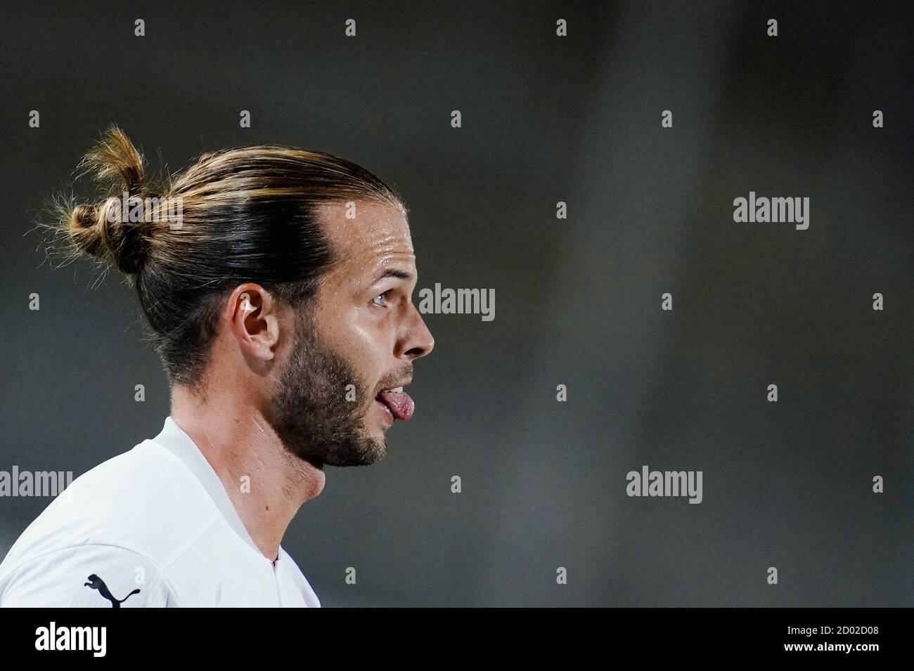 Sandhausen, Germany. 02nd Oct, 2020. Football: 2nd Bundesliga, SV Sandhausen - FC St. Pauli, 3rd matchday, Hardtwaldstadion. Sandhausen's Dennis Diekmeier sticks out his tongue. Credit: Uwe Anspach/dpa - IMPORTANT NOTE: In accordance with the regulations of the DFL Deutsche Fußball Liga and the DFB Deutscher Fußball-Bund, it is prohibited to exploit or have exploited in the stadium and/or from the game taken photographs in the form of sequence images and/or video-like photo series./dpa/Alamy Live News Stock Photo
