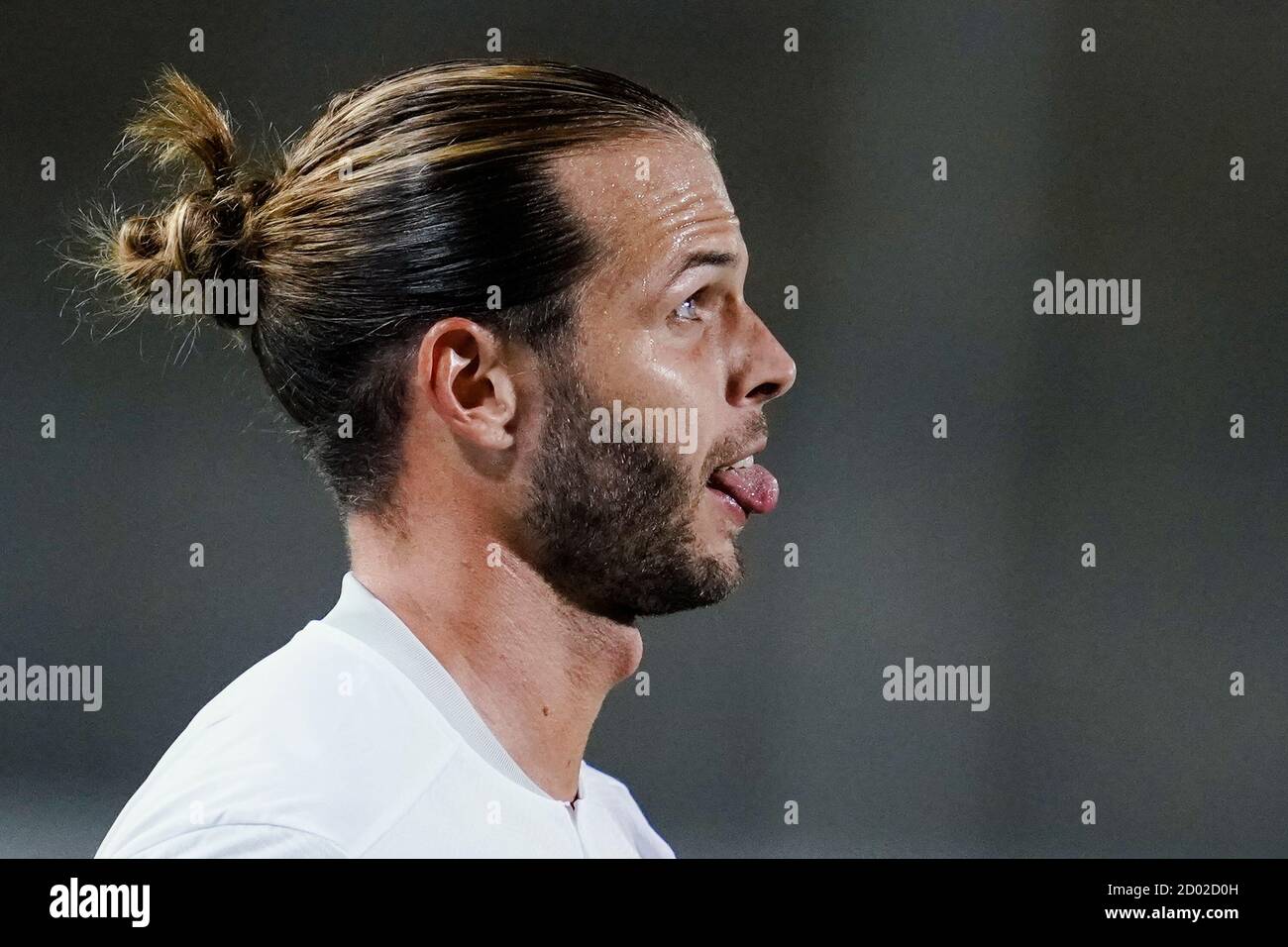 Sandhausen, Germany. 02nd Oct, 2020. Football: 2nd Bundesliga, SV Sandhausen - FC St. Pauli, 3rd matchday, Hardtwaldstadion. Sandhausen's Dennis Diekmeier sticks out his tongue. Credit: Uwe Anspach/dpa - IMPORTANT NOTE: In accordance with the regulations of the DFL Deutsche Fußball Liga and the DFB Deutscher Fußball-Bund, it is prohibited to exploit or have exploited in the stadium and/or from the game taken photographs in the form of sequence images and/or video-like photo series./dpa/Alamy Live News Stock Photo
