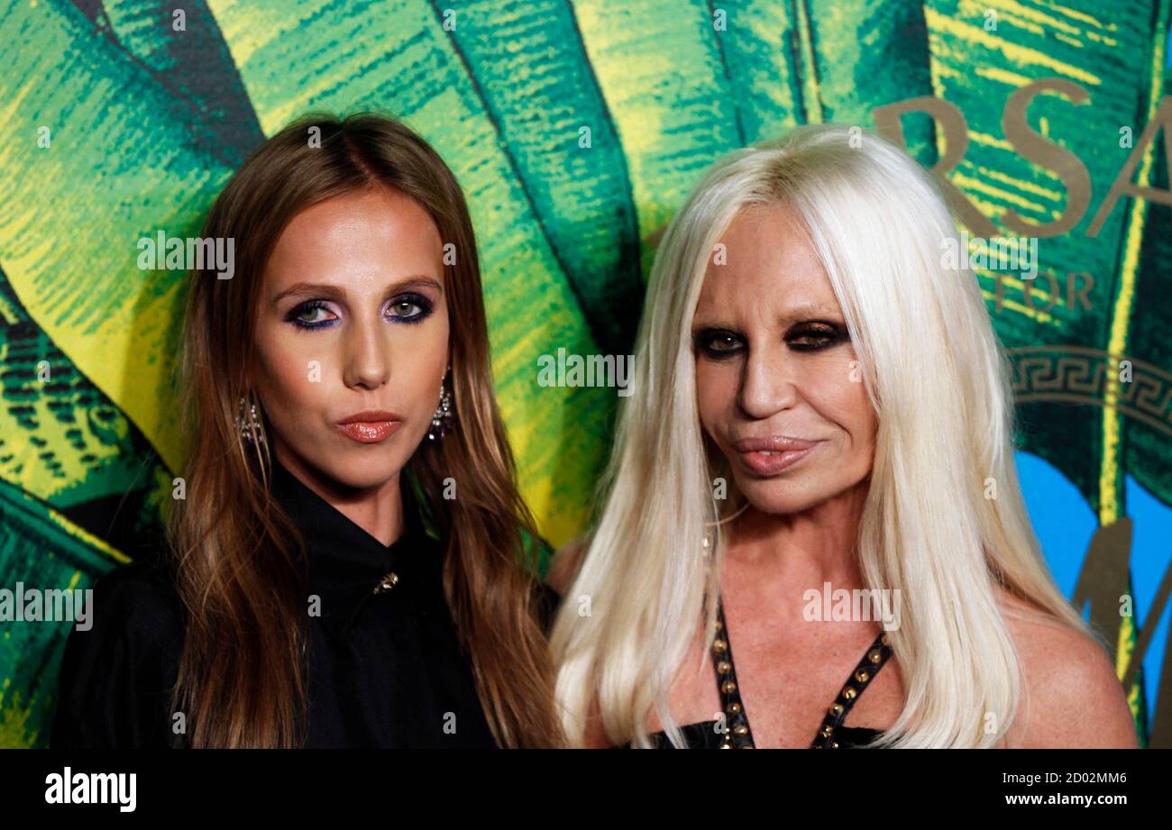 Designer Donatella Versace (L) arrives with her daughter Allegra at a party  to celebrate the upcoming launch of the Versace for H&M collection in New  York November 8, 2011. REUTERS/Lucas Jackson (UNITED