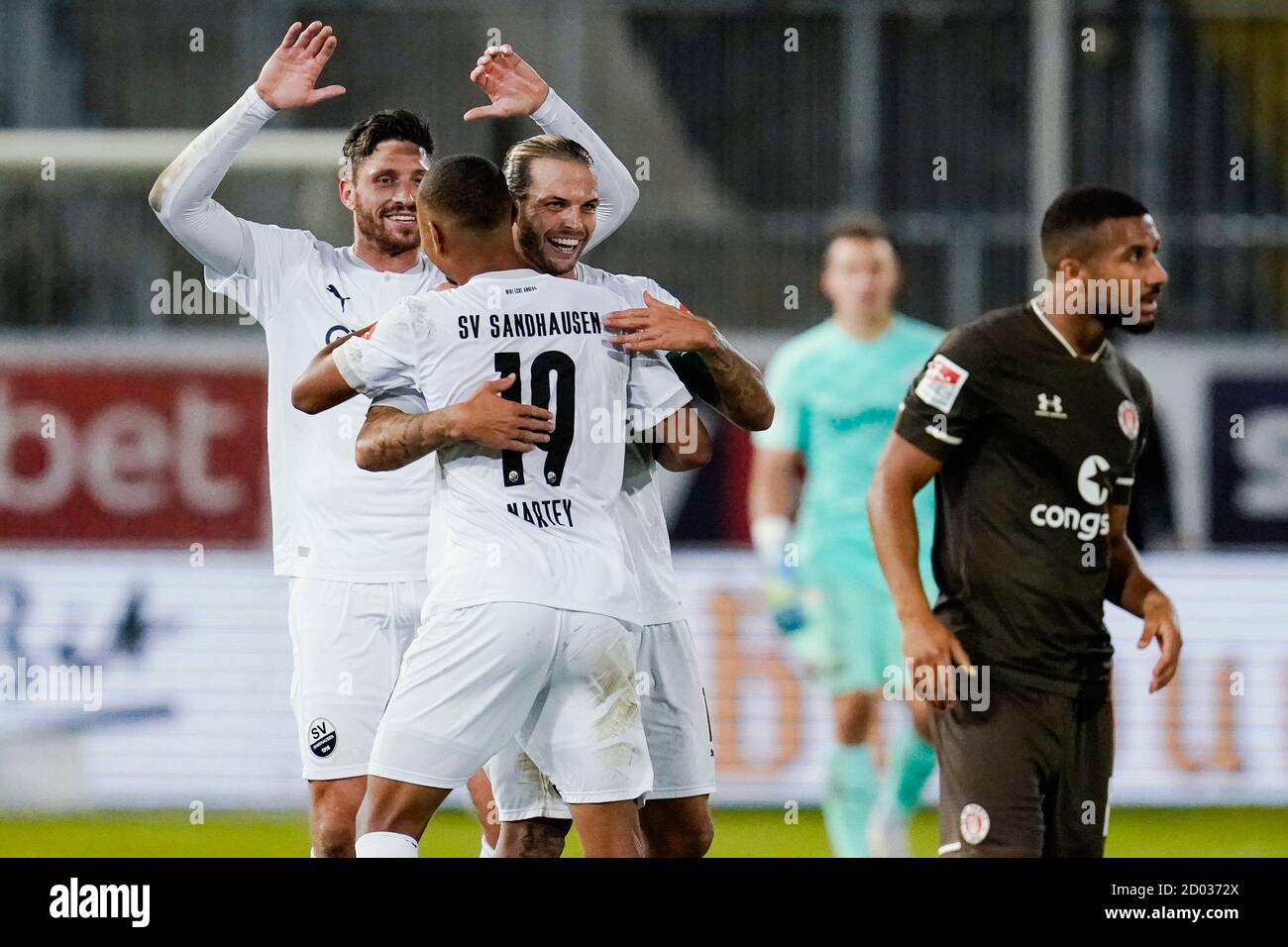 Sandhausen, Germany. 02nd Oct, 2020. Football: 2nd Bundesliga, SV Sandhausen - FC St. Pauli, 3rd matchday, Hardtwaldstadion. Sandhausen's Dennis Diekmeier (3rd from left) cheers for victory with his team mates. Credit: Uwe Anspach/dpa - IMPORTANT NOTE: In accordance with the regulations of the DFL Deutsche Fußball Liga and the DFB Deutscher Fußball-Bund, it is prohibited to exploit or have exploited in the stadium and/or from the game taken photographs in the form of sequence images and/or video-like photo series./dpa/Alamy Live News Stock Photo