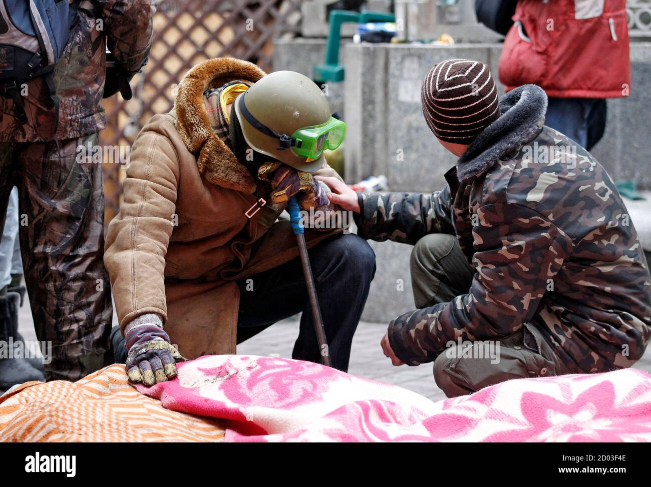 Dead bodies covered hires stock photography and images Alamy