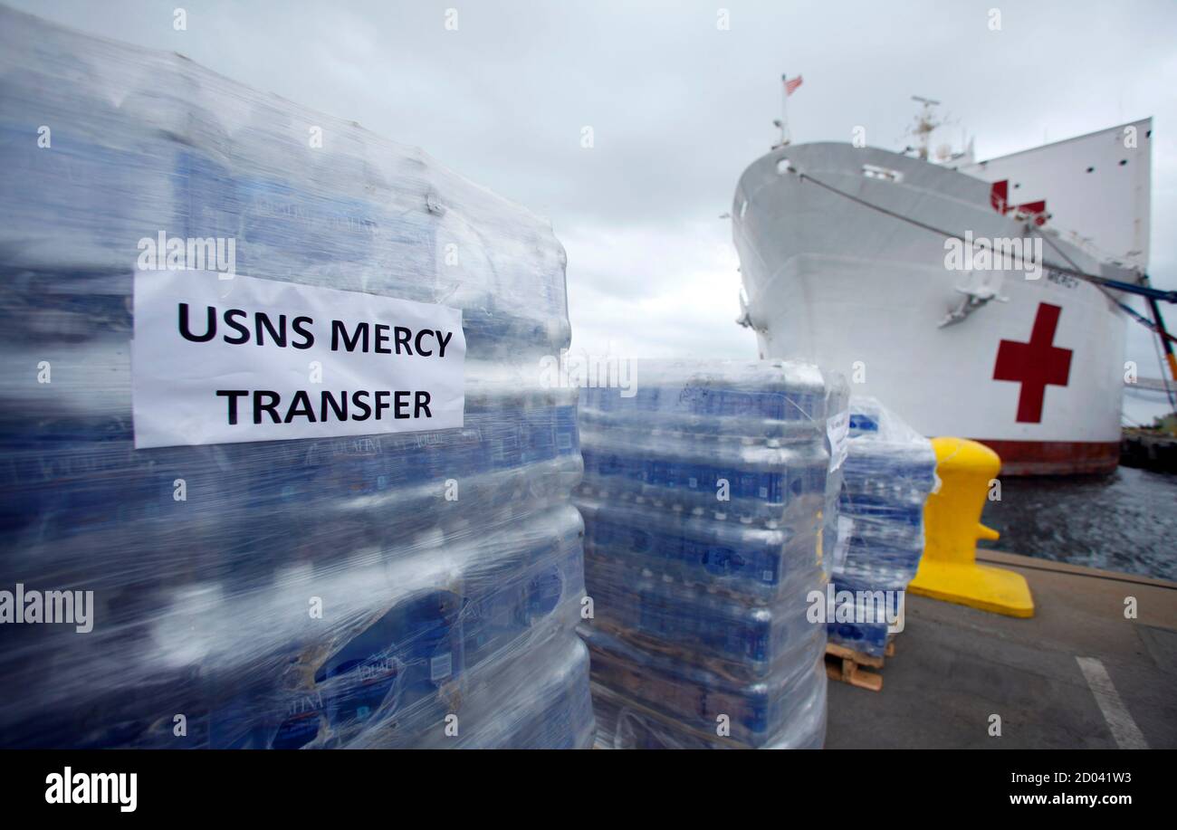 Supplies of bottled water wait to be loaded into the San Diego-based hospital ship USNS Mercy as it prepares for possible deployment to aid the typhoon-stricken areas of the Philippines from its port in San Diego, California November 15, 2013. The death toll from one of the world's most powerful typhoons, Typhoon Haiyan, surged to about 4,000 on Friday, but the aid effort was still so patchy bodies lay uncollected as rescuers tried to evacuate stricken communities across the central Philippines. REUTERS/Mike Blake  (UNITED STATES - Tags: MARITIME MILITARY DISASTER HEALTH) Stock Photo