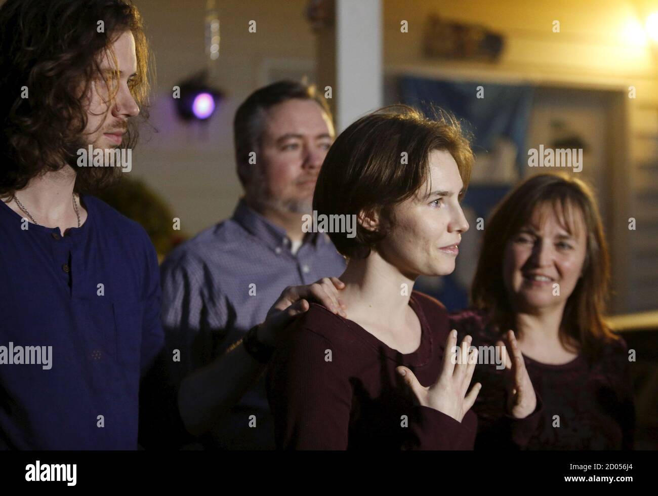 Amanda Knox (2nd R) talks to the press, flanked by her her fiance Colin  Sutherland (L), mother Edda Mellas and stepfather Chris Mellas, outside her  mother's home in Seattle, Washington March 27,