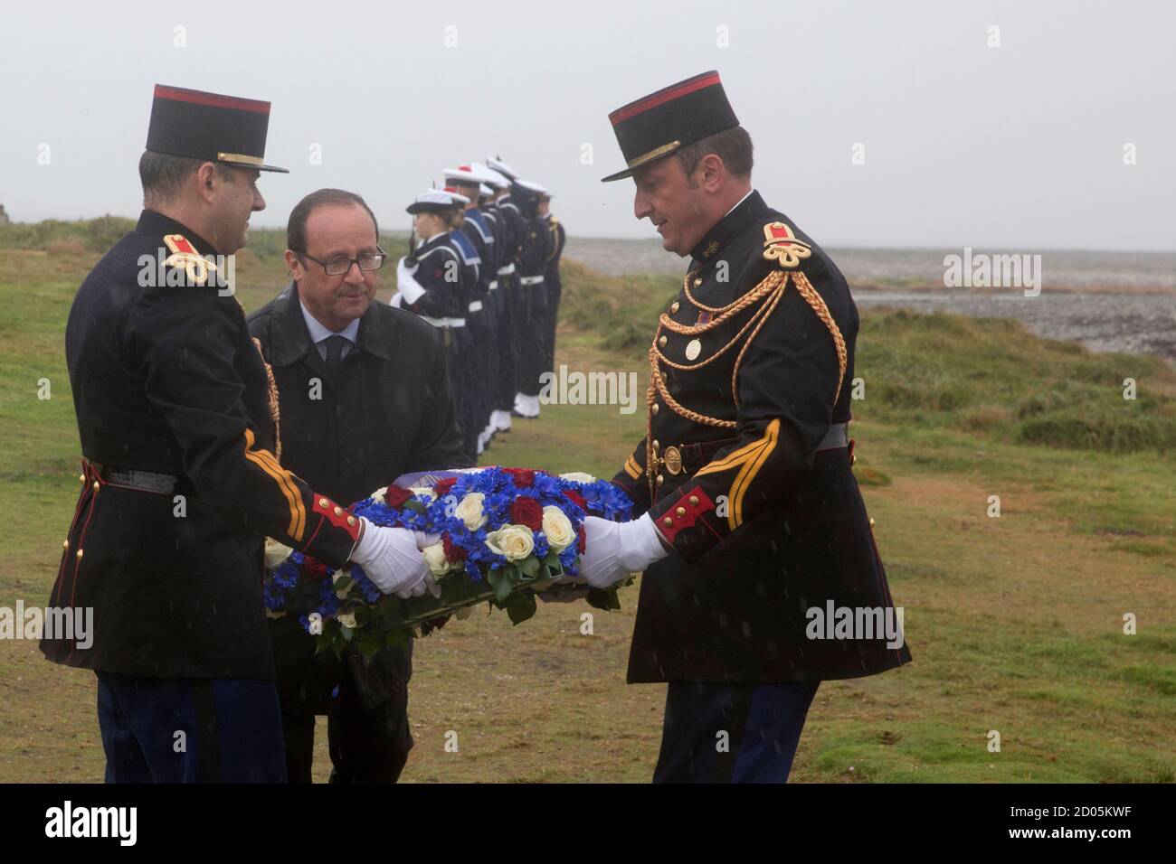 French President Francois Hollande lays a wreath during a ceremony on the Ile de Sein, an island located near the Pointe-du-Raz, off the Brittany coast, August 25, 2014. Hollande attends a ceremony to mark the departure of all the men who were living on the island and who joined Charles de Gaulle in England after the broadcast of his appeal on June 18, 1940.    REUTERS/Philippe Wojazer  (FRANCE - Tags: POLITICS ANNIVERSARY CONFLICT) Stock Photo