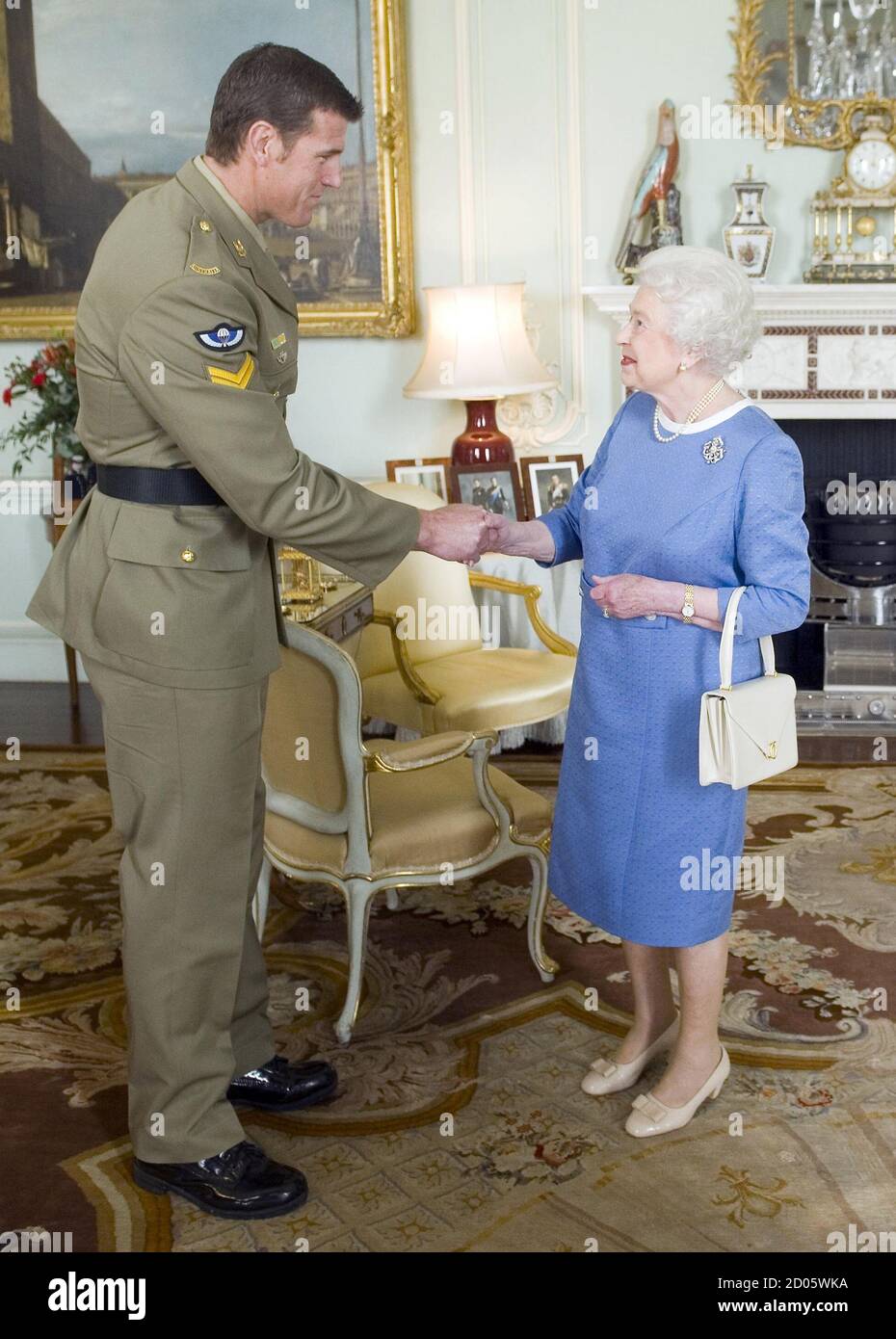 Britain S Queen Elizabeth Ii Greets Australian Sas Corporal Ben Roberts Smith L Who Was Recently Awarded The Victoria Cross For Australia During An Audience At Buckingham Palace In London November 15 2011 Reuters Anthony