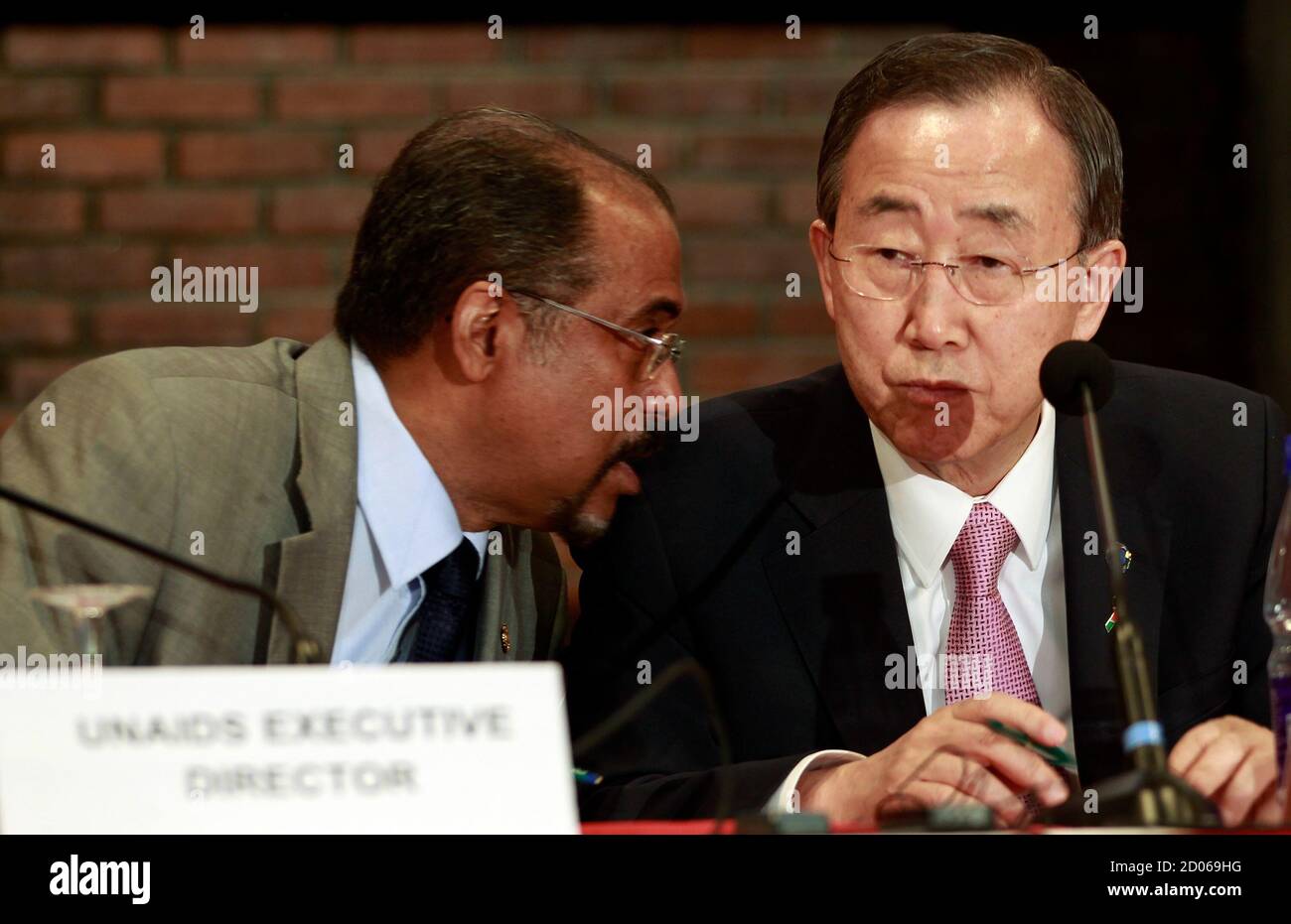 Joint United Nations Programme on HIV/AIDS (UNAIDS) Executive Director Michel Sidibe (L) talks to U.N. Secretary General Ban Ki-moon during a news conference in Kenya's capital Nairobi, March 31, 2011, after outlining new recommendations to reach the 2015 goals for the AIDS epidemic response. Discrimination, stigma and gender inequality are threatening to undermine progress in the fight against HIV/AIDS, 30 years after the deadly virus took its first toll, the U.N. chief said on Thursday. REUTERS/Thomas Mukoya (KENYA - Tags: POLITICS HEALTH) Stock Photo