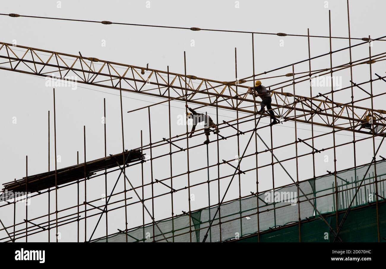 Labourers set up scaffolds at a construction site in Beijing July 4, 2012. China must roll out new measures to combat speculative housing demand as risks of a home price rebound rise, the official People's Daily said in a commentary published on Wednesday. REUTERS/Jason Lee (CHINA - Tags: POLITICS BUSINESS CONSTRUCTION REAL ESTATE) Stock Photo