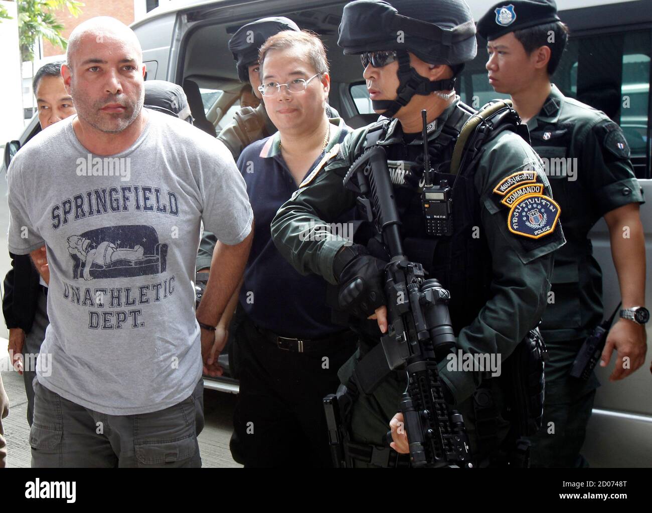 Thai policemen escort American drug suspect Joseph Hunter, 48, as he arrives at Don Mueang International Airport in Bangkok September 27, 2013. Thai police transferred six foreigners suspected of drug smuggling to Bangkok on Thursday after their arrests in the seaside resort, Phuket. Hunter, along with two British, a Taiwanese, a Slovak, and a Filipino were arrested on Phuket island on Wednesday following a tip-off from the United States Drug Enforcement Administration (DEA).   REUTERS/Chaiwat Subprasom (THAILAND - Tags: CRIME LAW DRUGS SOCIETY) Stock Photo
