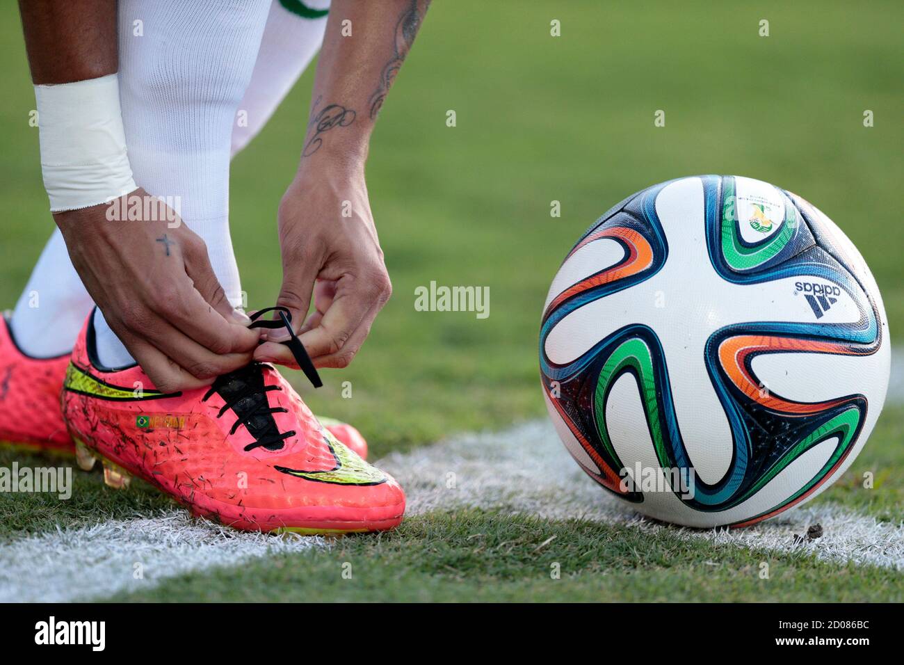 Neymar of Brazil adjusts his soccer shoes during an international friendly  soccer match against Panama ahead of the 2014 World Cup, in Goiania June 3,  2014. Picture taken June 3, 2014. REUTERS/Ueslei