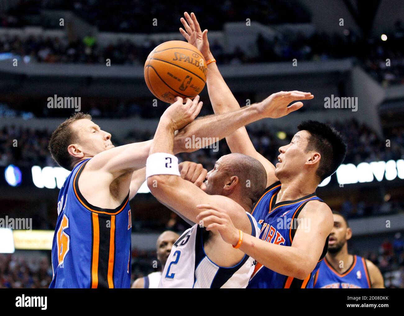 New York Knicks forward Steve Novak (L) and guard Jeremy Lin (R) defend  Dallas Mavericks guard Jason Kidd during the first half of their NBA  basketball game in Dallas, Texas March 6,