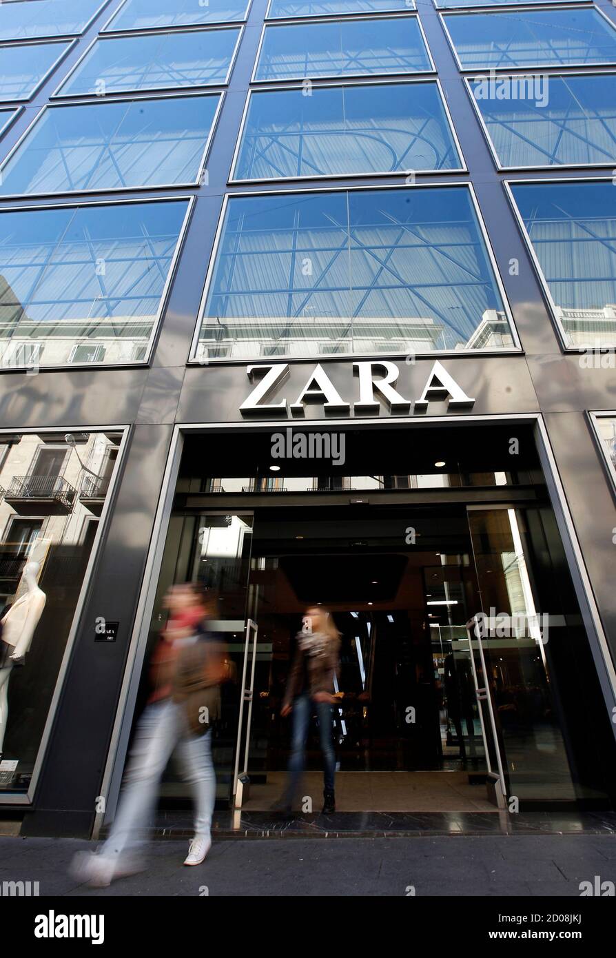 People leave a Zara store in Barcelona, November 5, 2013. The world's  largest fashion retailer, Inditex, shows no sign of stalling and investors  are betting that its Zara 