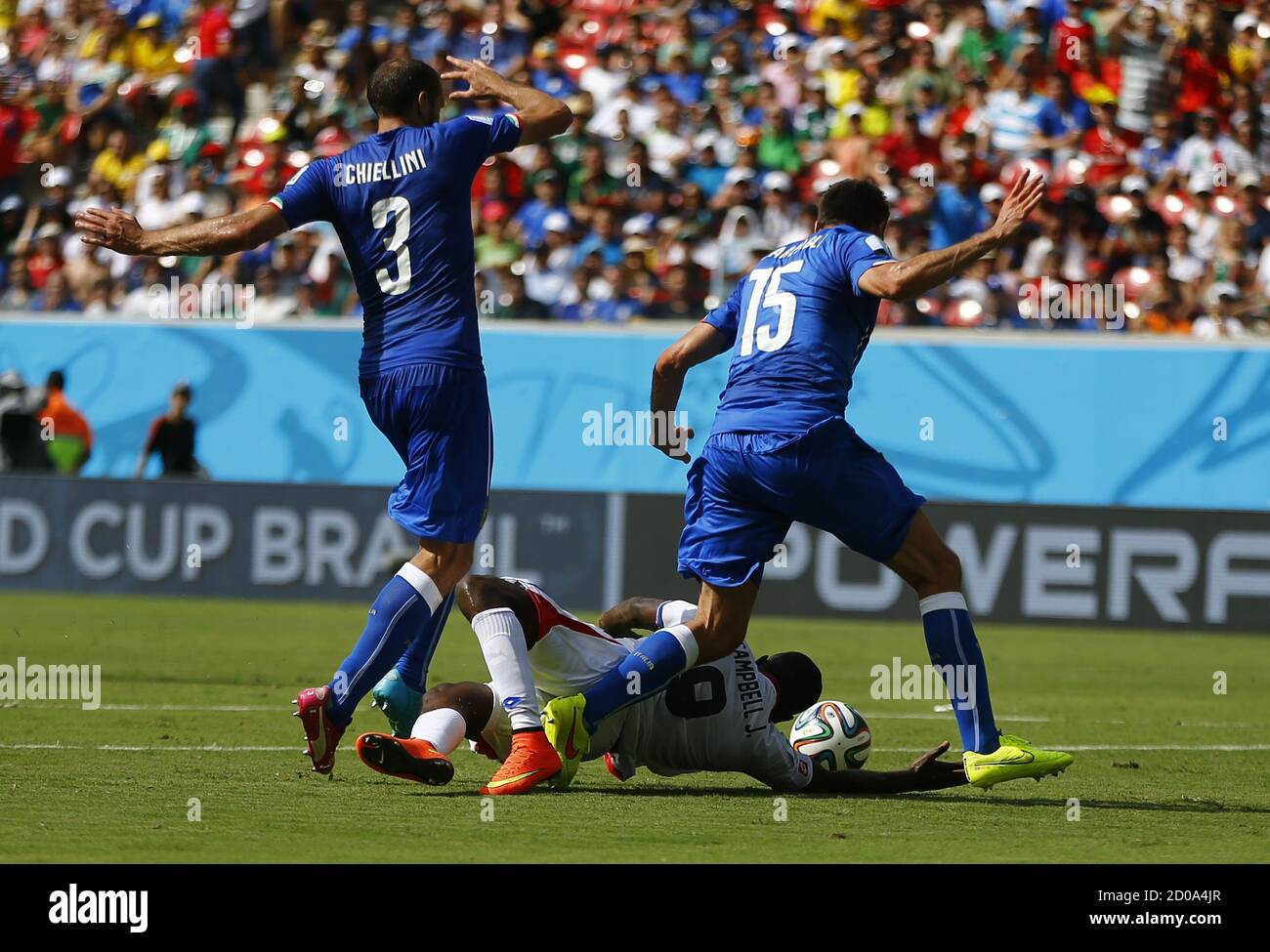 Italy's Giorgio Chiellini (L) and Andrea Barzagli challenge Costa Rica's  Joel Campbell (bottom) during their 2014 World Cup Group D soccer match at  the Pernambuco arena in Recife June 20, 2014. REUTERS/Dominic