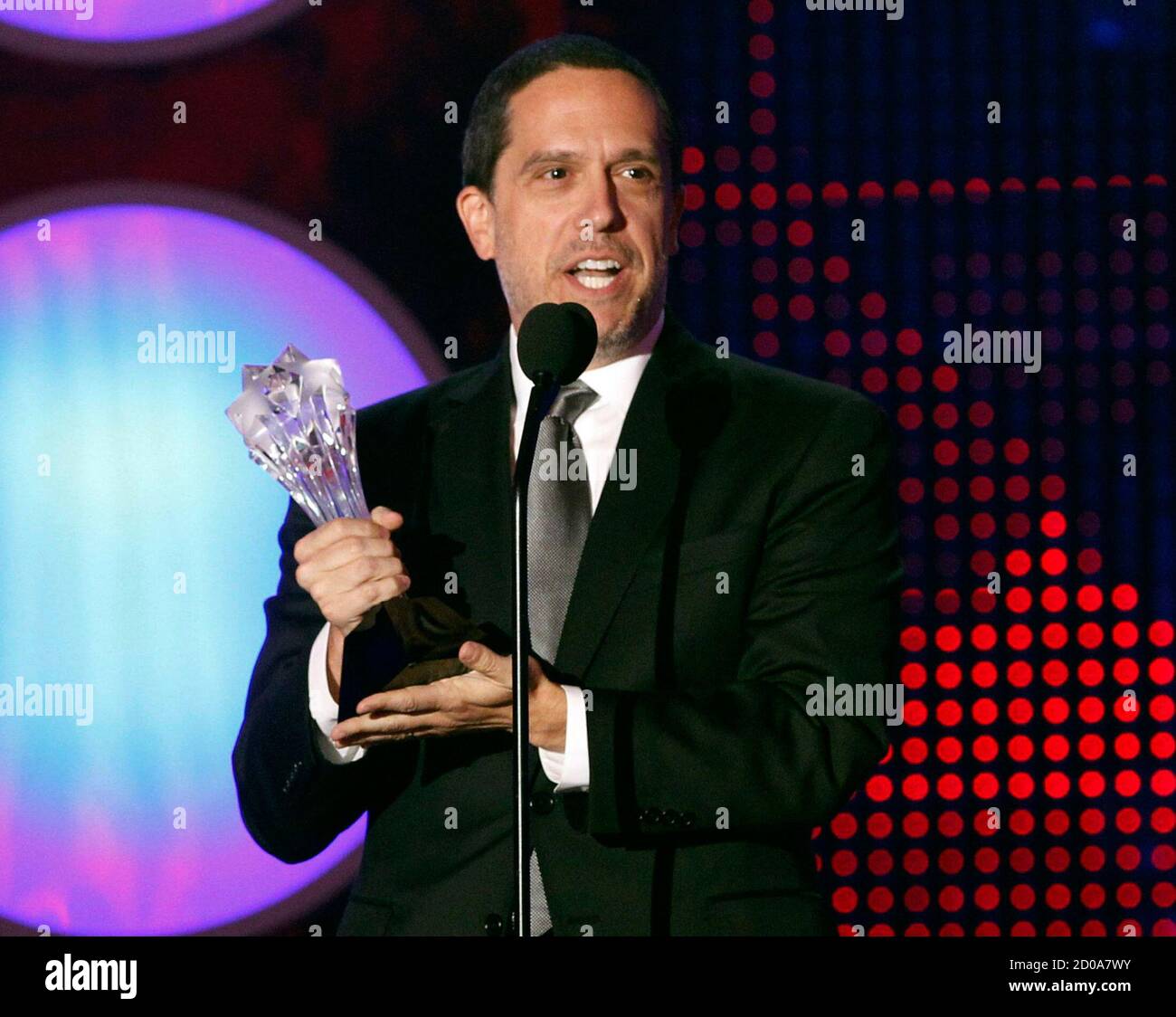 Director and writer Lee Unkrich accepts the award for best animated feature  for 'Toy Story 3' at the 16th Annual Critics' Choice Movie Awards in  Hollywood, California January 14, 2011. REUTERS/Mario Anzuoni (