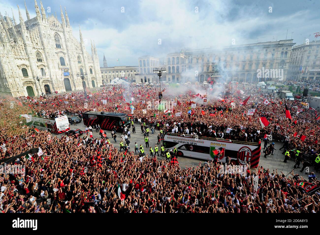 AC players and staff celebrate on a bus after the team won their 18th Italian Serie A title, in Duomo square, downtown Milan, May 14, REUTERS/Paolo Bona (ITALY - Tags:
