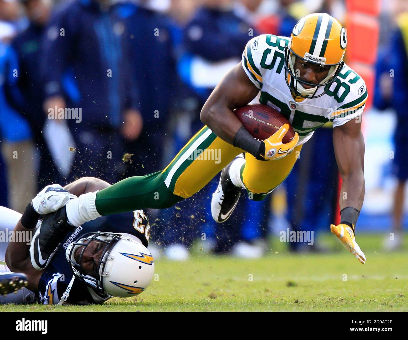 Action catching pass hires stock photography and images Alamy