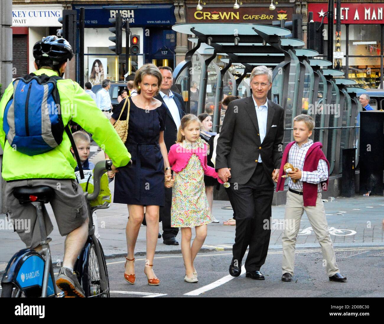 (L-R) Belgium's Prince Emmanuel, Crown Princess Mathilde, Princess Elisabeth, Crown Prince Philippe and Prince Gabriel visit central London ahead of the London 2012 Olympic Games July 26, 2012. Picture taken on July 26, 2012.                REUTERS/Benoit Doppagne/Pool    (BRITAIN  - Tags: SPORT ROYALS POLITICS SPORT OLYMPICS) Stock Photo