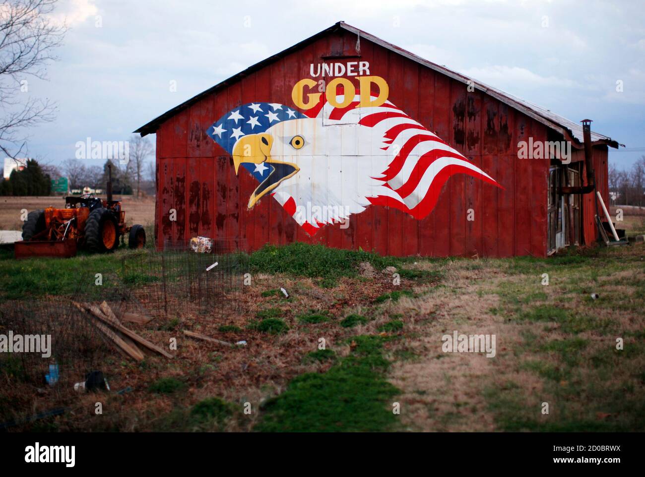 THE GREAT AMERICAN HEARTLAND Country Farm Red Barn 12.5" x 18" Small Banner Flag 