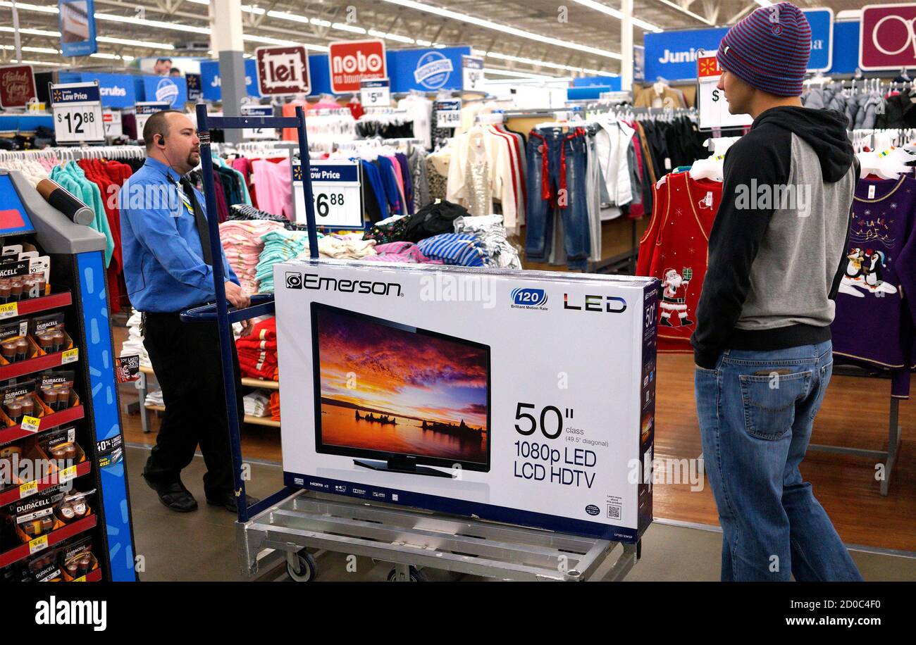 Walmart employee hi-res stock photography and images - Alamy