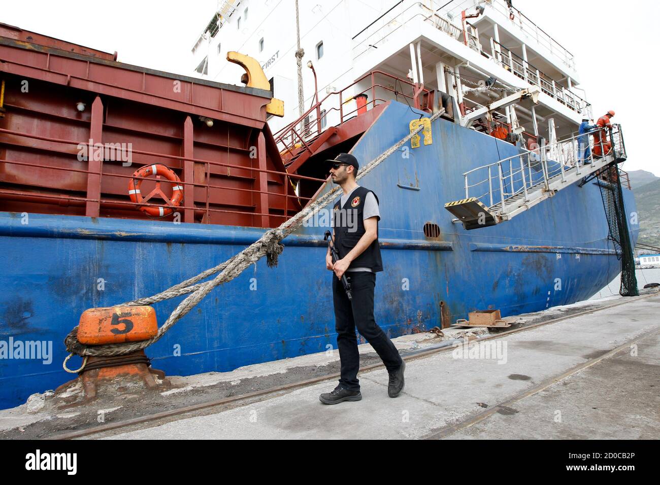 customs officer uk high resolution stock photography and images alamy