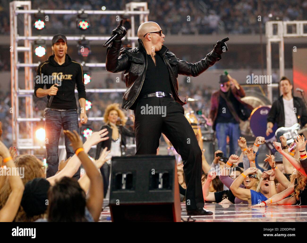Recording Artist Pitbull And Enrique Iglesias L Perform At Half Time Of The Nfl Football Game Between The Dallas Cowboys And Miami Dolphins In Arlington Texas November 24 2011 Reuters Mike Stone United alamy