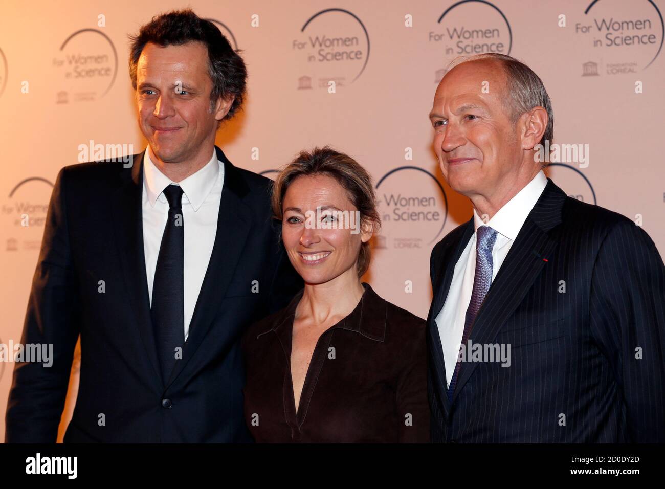 Jean-Paul Agon (R), Chairman and Chief Executive Officer of cosmetics  company L'Oreal, pose with Arthur Sadoun (L), CEO of Publicis France, and  his wife journalist Anne Sophie Lapix as they arrive to
