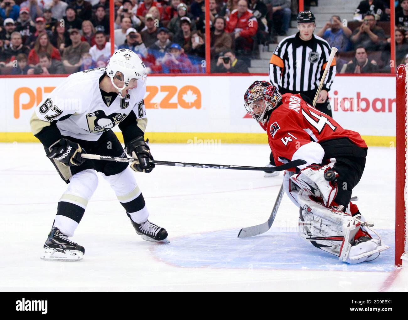 Pittsburgh Penguins' captain Sidney Crosby (87) scores on ...