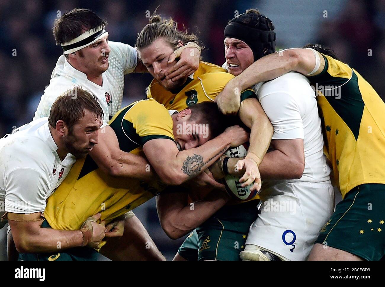 Australia's Rob Horne (C, top) tries to hold onto the ball during their international rugby test match against England at Twickenham Stadium in London, November 29, 2014. REUTERS/Toby Melville (BRITAIN - Tags: SPORT RUGBY TPX IMAGES OF THE DAY) Stock Photo