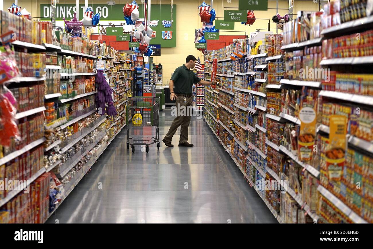 Wal mart neighborhood market hires stock photography and images Alamy