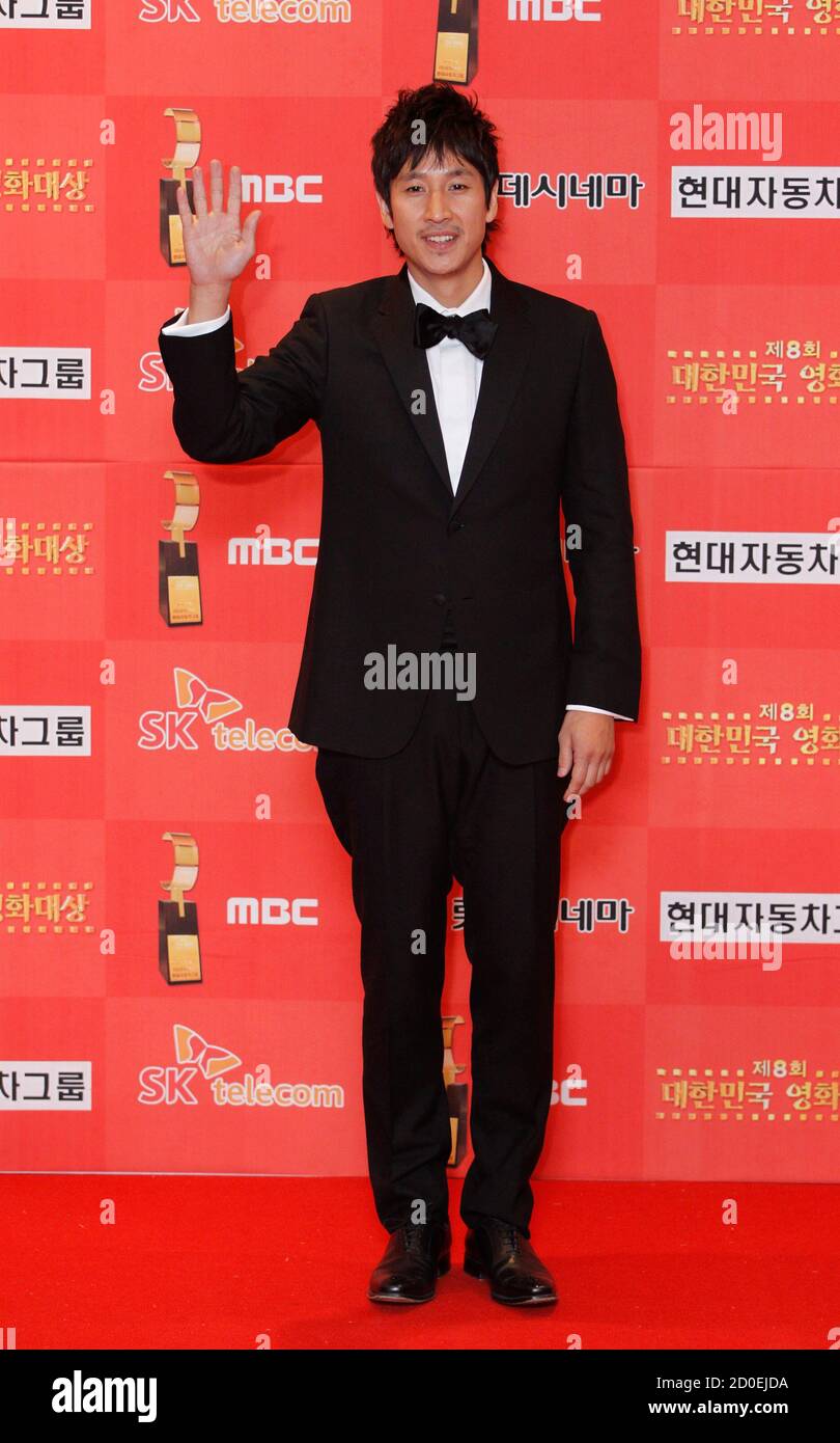 South Korean actor Lee Seon-gyoon poses for the media at the 8th Korea Film Awards in Seoul November 18, 2010.  REUTERS/Jo Yong-Hak (SOUTH KOREA - Tags: ENTERTAINMENT) Stock Photo