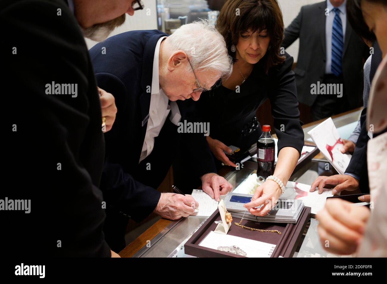 Warren buffett jewelry company hotsell