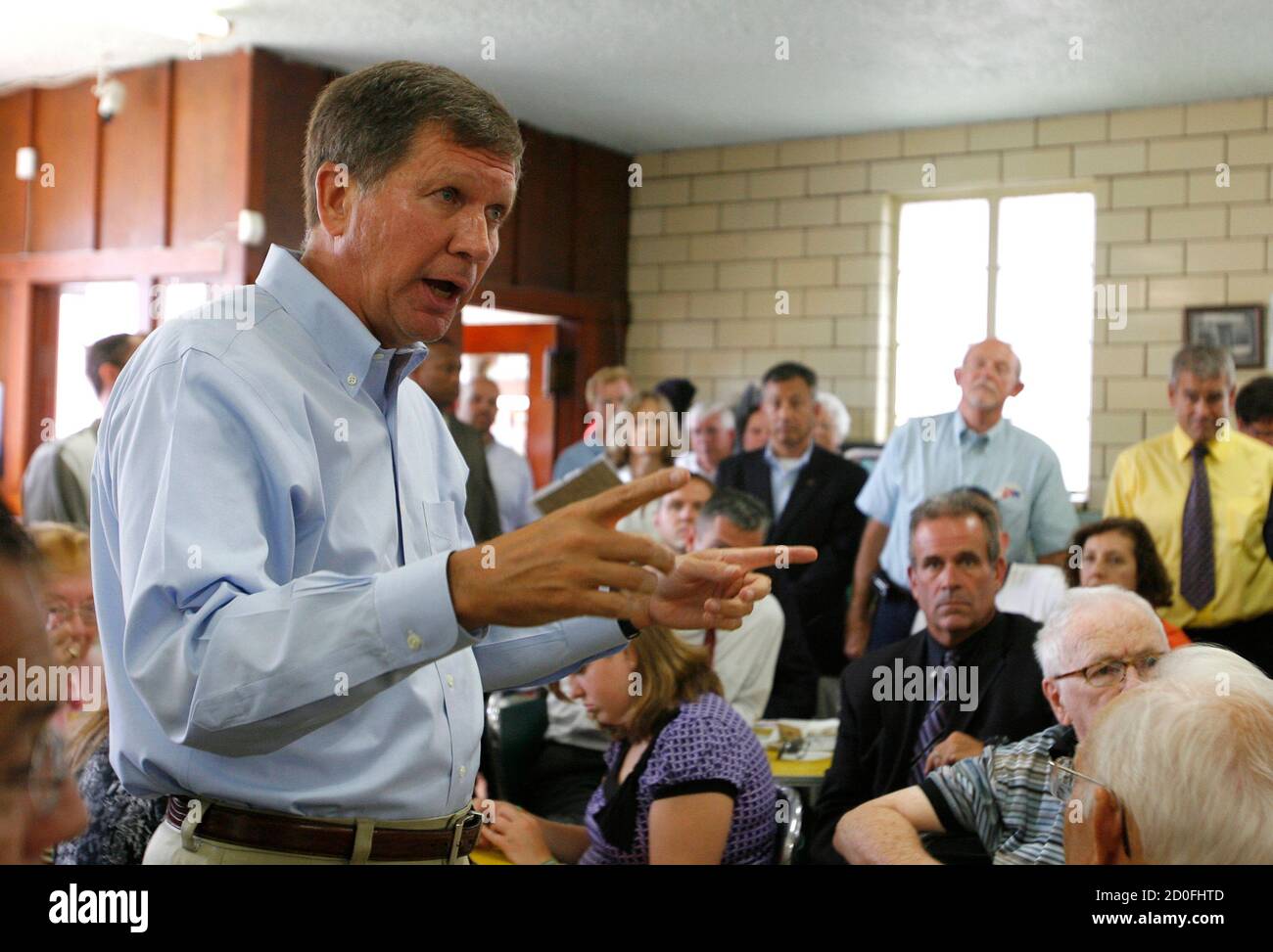 Republican gubernatorial candidate John Kasich (R-OH) speaks to supporters during a campaign stop in Zanesville, Ohio, August 4, 2010. As Lehman Brothers spiraled to its doom in the summer of 2008, Kasich could not help but worry. After all, Kasich, a former Ohio Congressman turned investment banker, had a chunk of his personal fortune invested in the free-falling firm. Picture taken August 4, 2010. To match Special Report USA-ELECTIONS/WALL-STREET    REUTERS/Matt Sullivan    (UNITED STATES - Tags: ELECTIONS POLITICS BUSINESS) Stock Photo