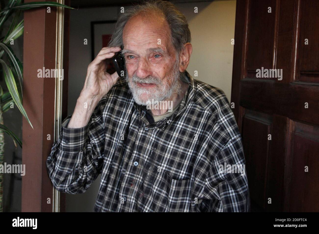 U.S Economist Lloyd Shapley speaks on the phone minutes after being  notified that he won the 2012 economics Noble prize in Los Angeles,  California, October 15, 2012. Life-saving kidney exchange programmes are