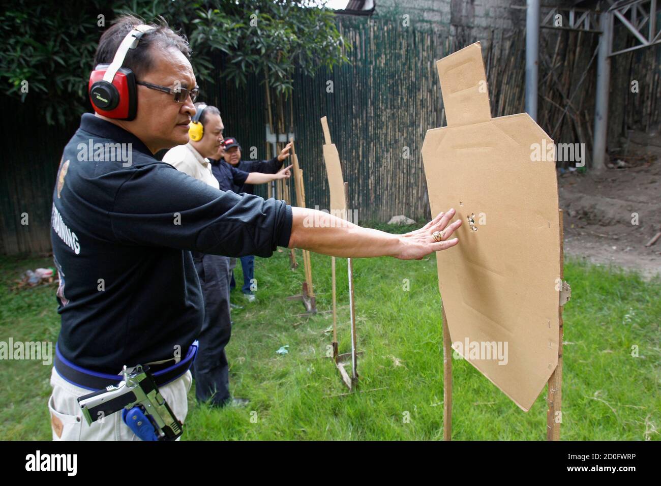 Target practice inside hires stock photography and images Alamy