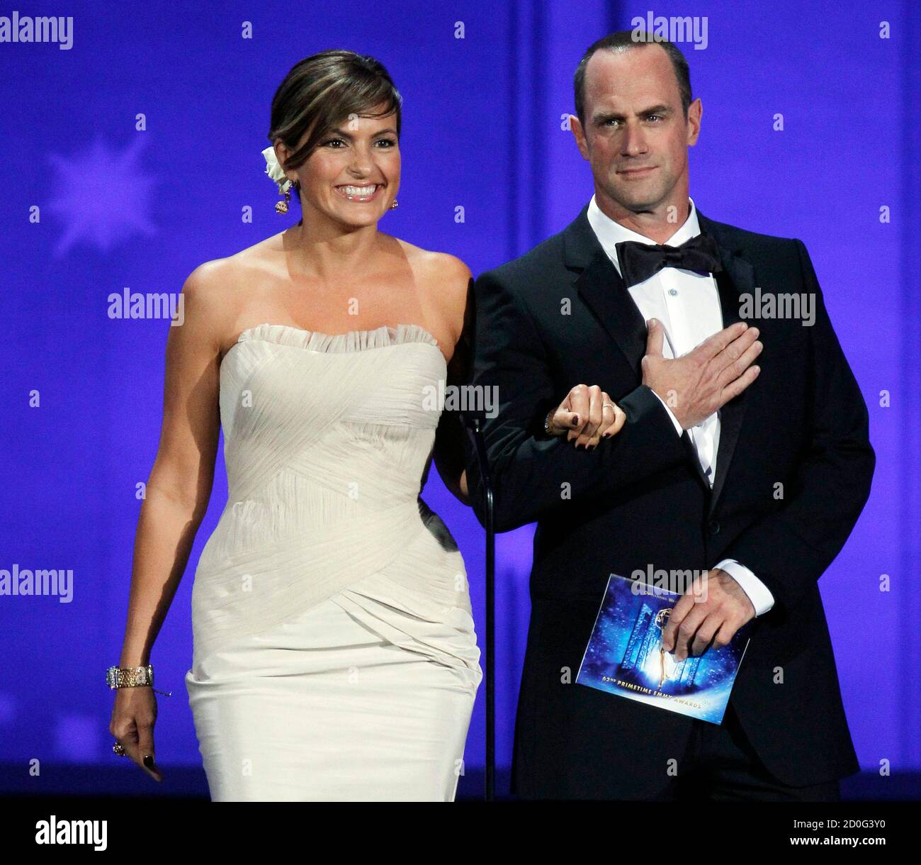 photo Christopher Meloni Mariska Hargitay Wedding https www alamy com presenters mariska hargitay and christopher meloni take the stage at the 62nd annual primetime emmy awards in los angeles california august 29 2010 reuterslucy nicholson united statesemmysshow tags entertainment image378982436 html