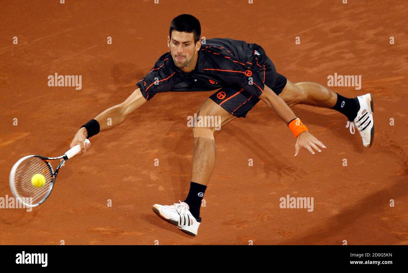 Novak Djokovic of Serbia returns a forehand to David Ferrer of Spain during  their Madrid Open tennis match in Madrid May 6, 2011. REUTERS/Sergio Perez  (SPAIN - Tags: SPORT TENNIS Stock Photo - Alamy