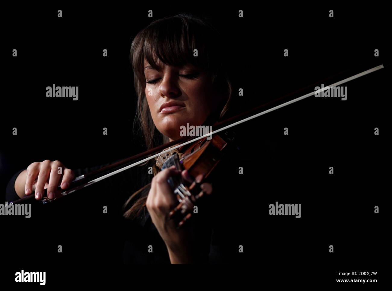 Violinist nicola benedetti performs hires stock photography and images