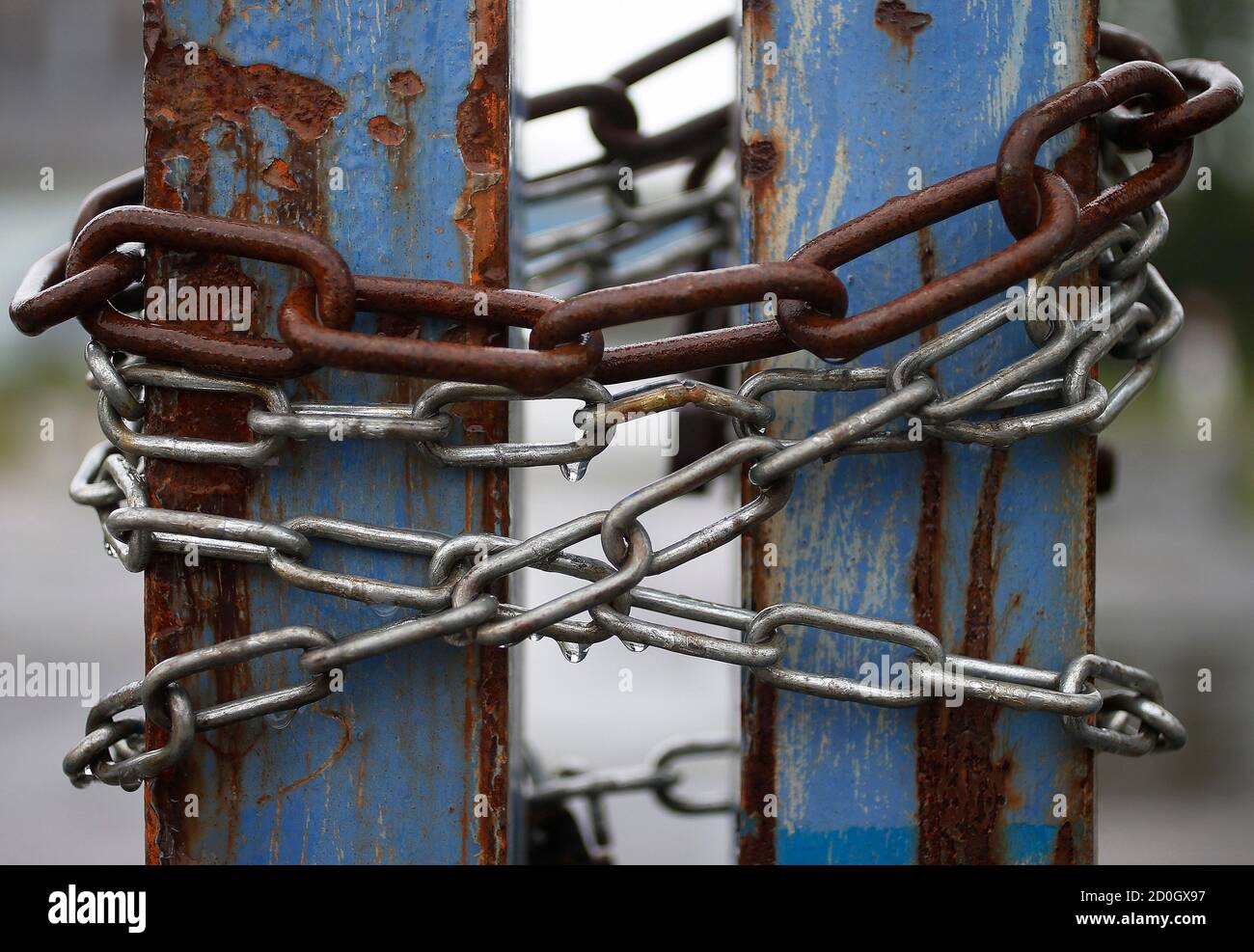 Rusted Chains High Resolution Stock Photography and Images - Alamy
